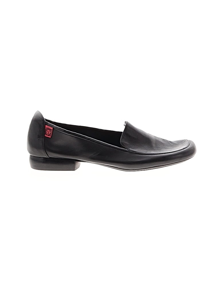 Pre-owned Ak Anne Klein Flats In Black