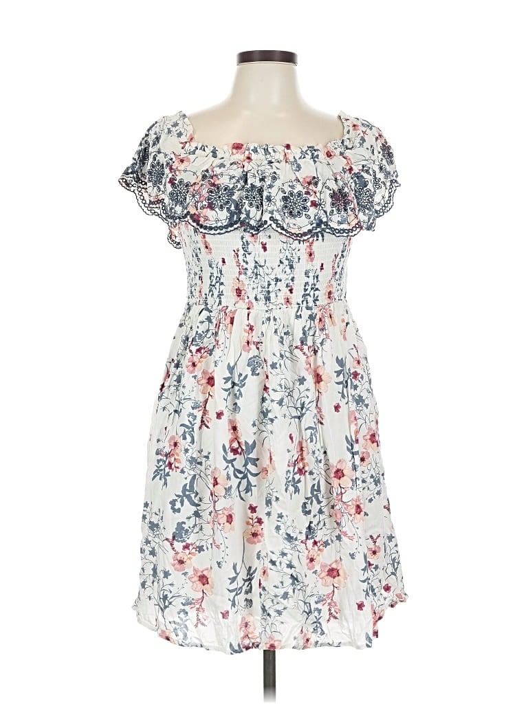 Pre-owned Xhilaration Casual Dress In White