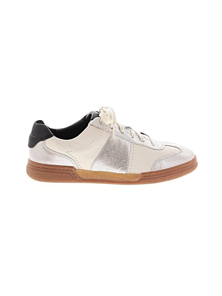 Pre-owned Clarks Sneakers In White