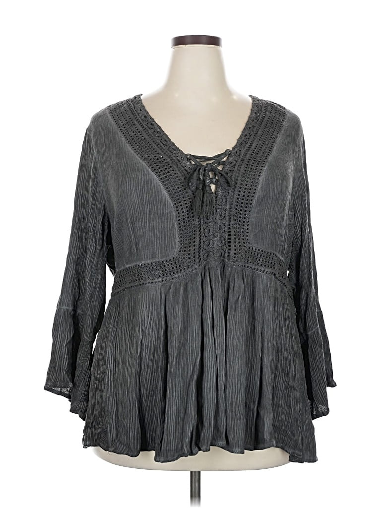 TORRID Pre-owned 3/4 Sleeve Blouse In Gray