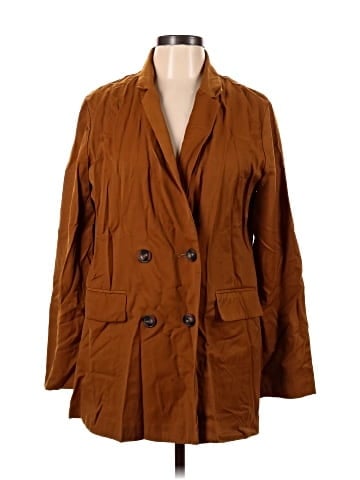 Elizabeth and James Trenchcoat (view 1)