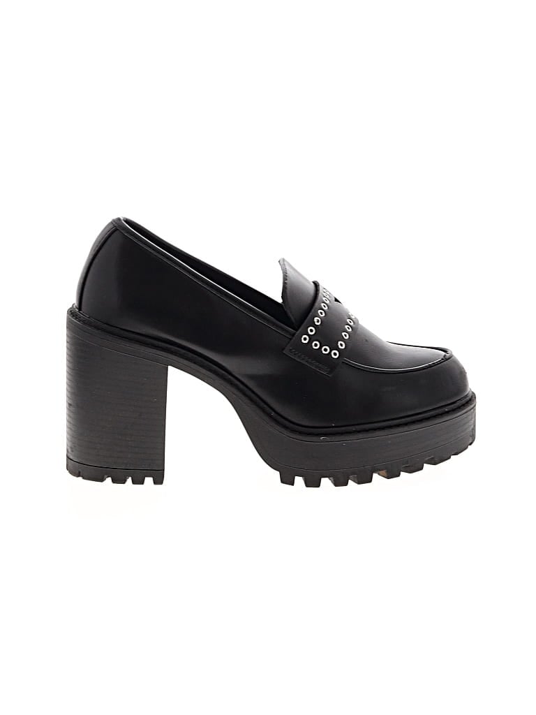 Pre-owned Torrid Flats In Black