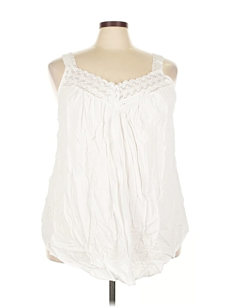 Pre-owned Torrid Tank Top White Scoop Neck Tops