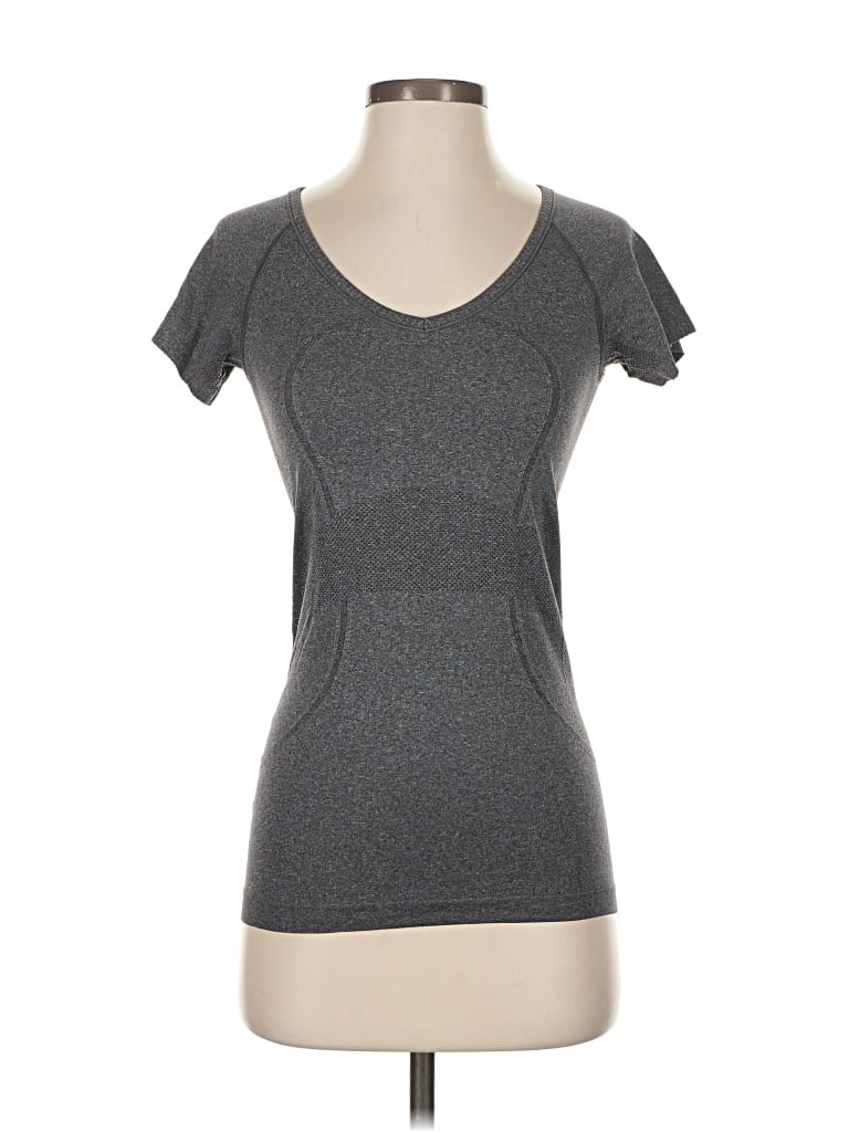 Pre-owned Lululemon Athletica Short Sleeve T-shirt In Gray