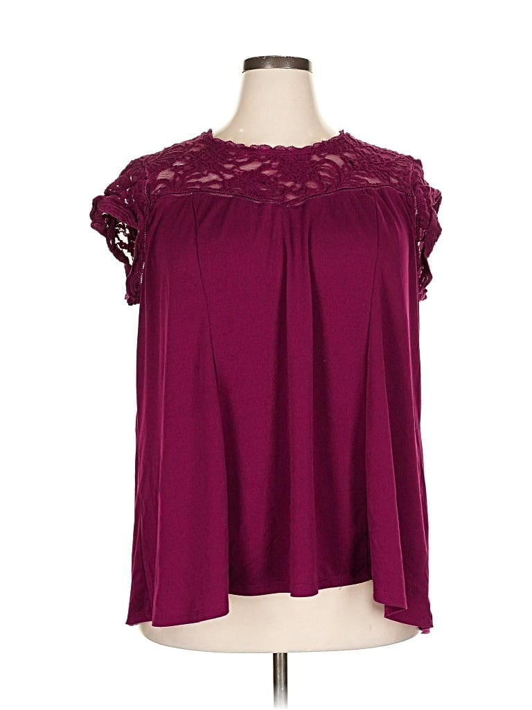 Pre-owned Torrid Sleeveless T-shirt In Burgundy