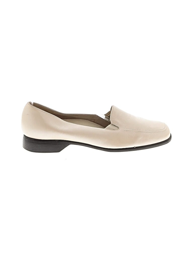 Pre-owned Munro American Flats In White