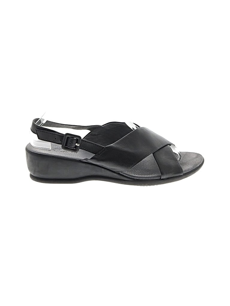 Pre-owned Trotters Sandals In Black