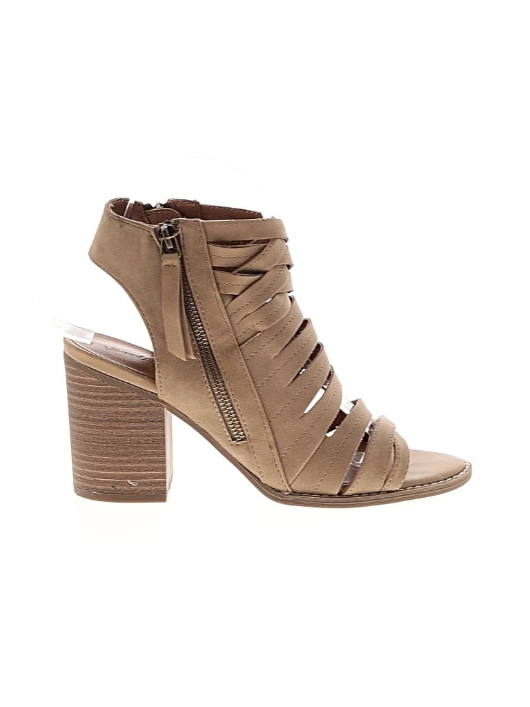 Pre-owned Universal Thread Heels In Brown