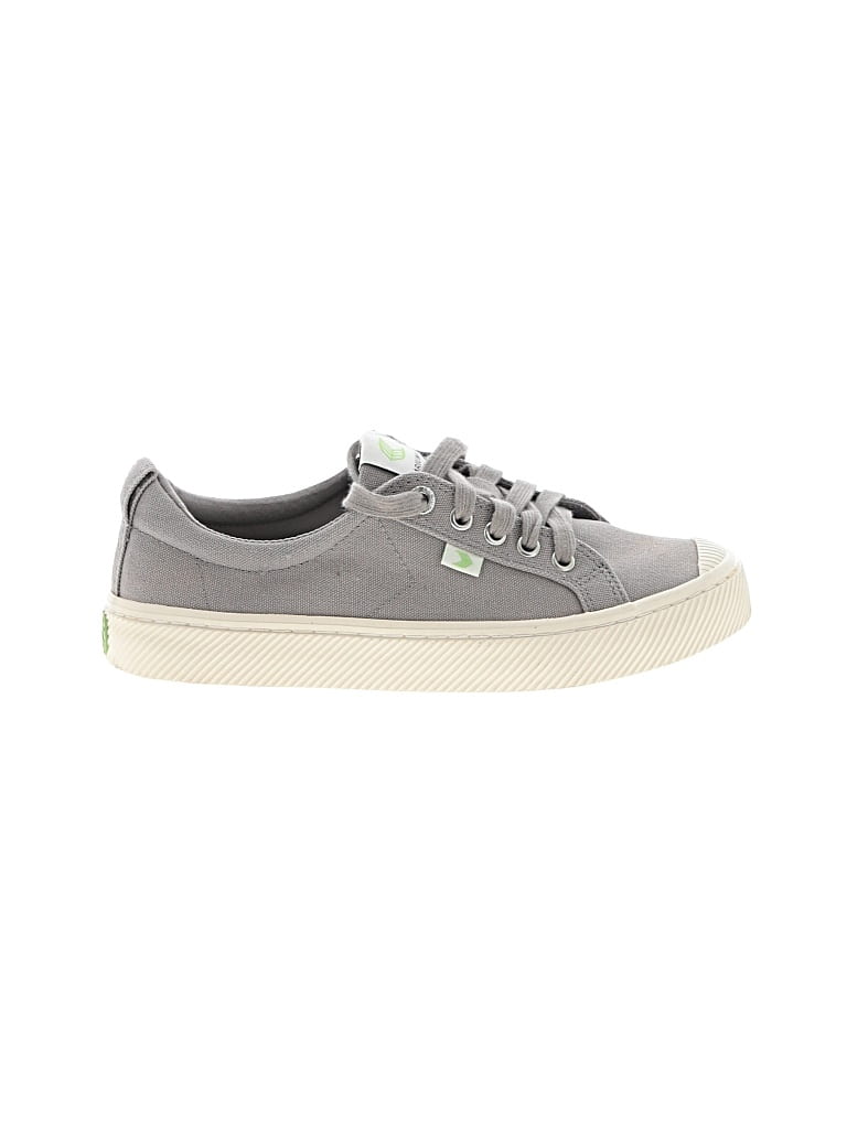 Pre-owned Cariuma Sneakers In Gray
