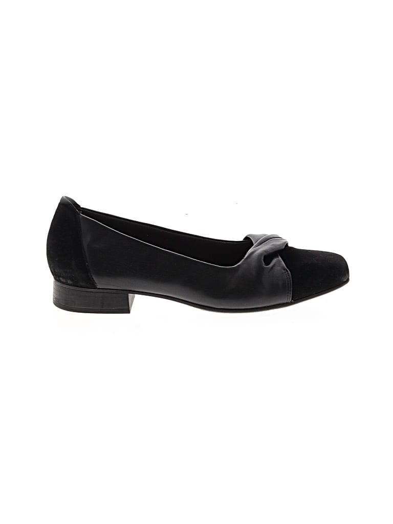 Pre-owned Clarks Flats In Black