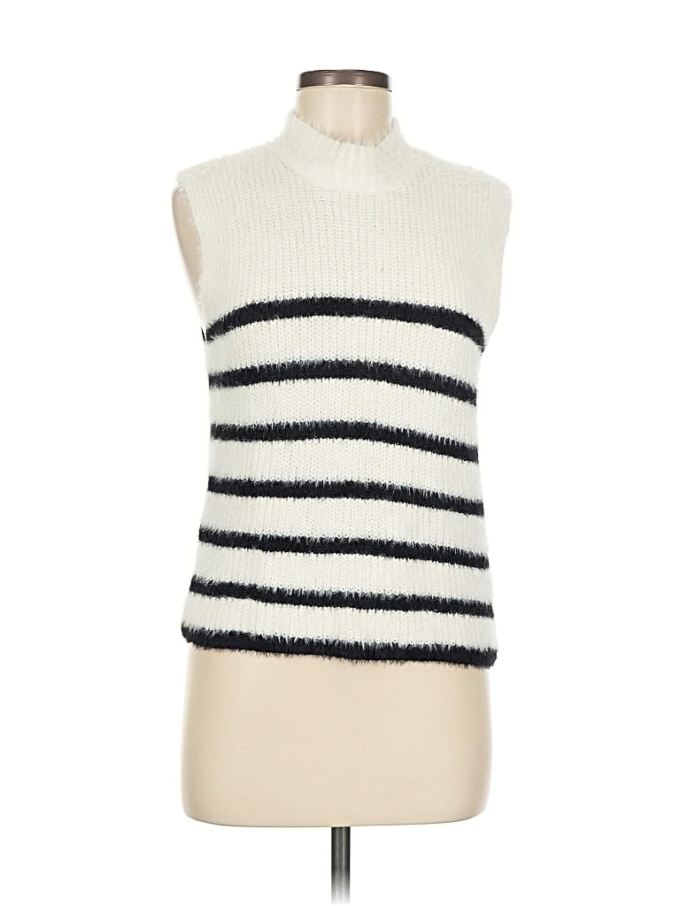 Pre-owned Old Navy Sweater Vest In White