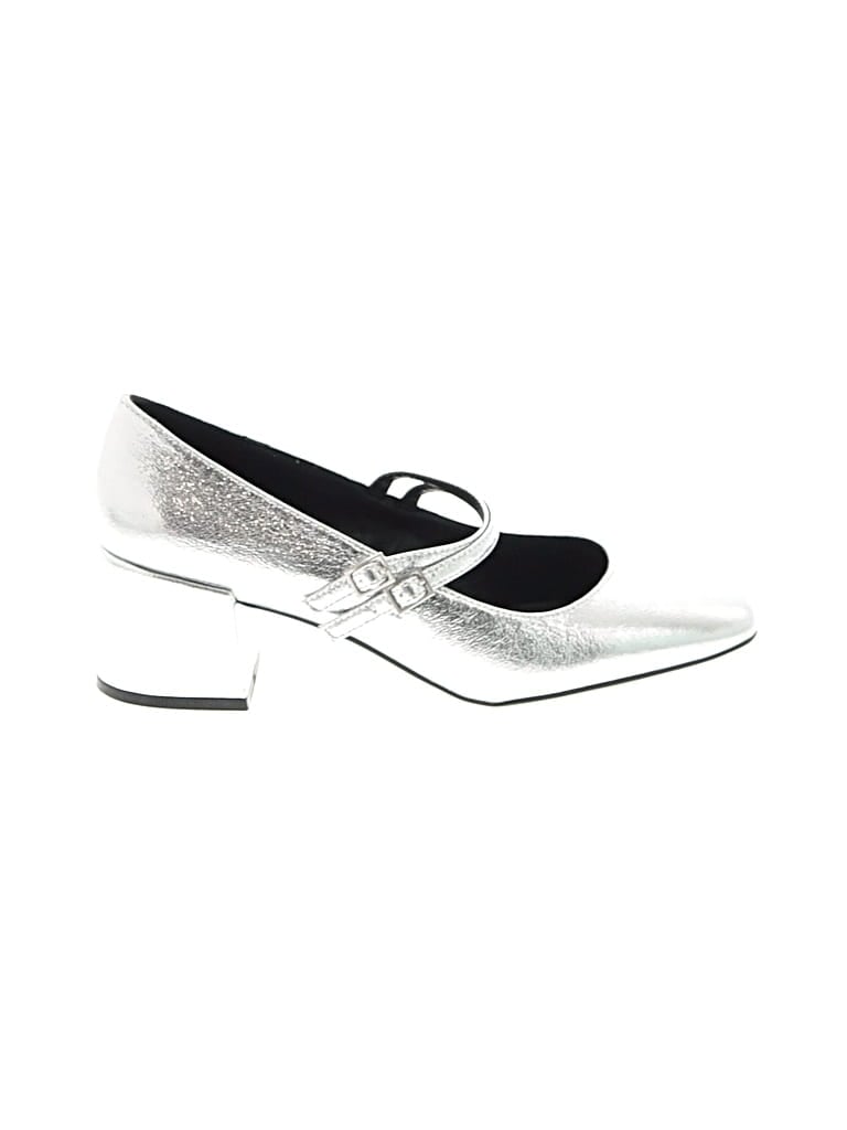 Pre-owned Kenneth Cole Reaction Flats In Silver