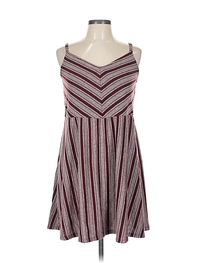 Pre-owned Universal Thread Casual Dress In Burgundy
