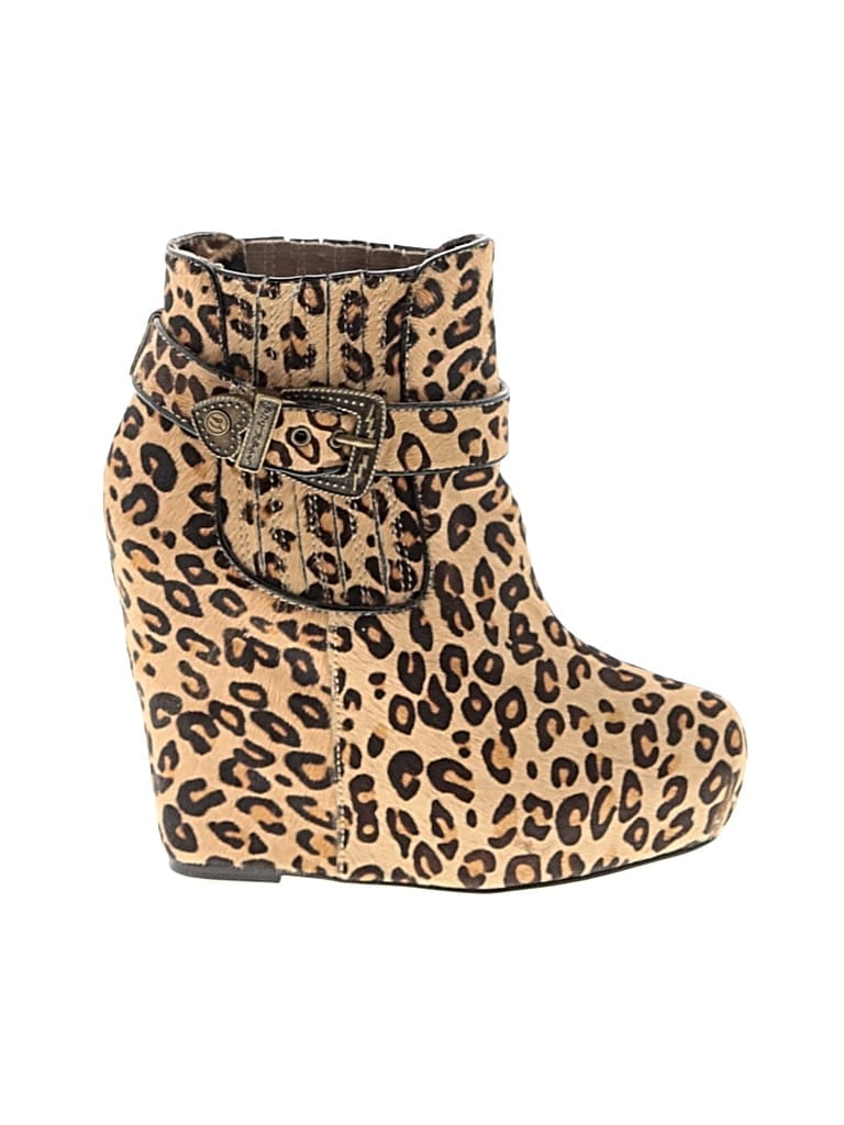 Pre-owned Betsey Johnson Ankle Boots In Brown