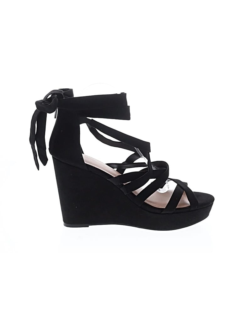 Pre-owned Torrid Wedges In Black