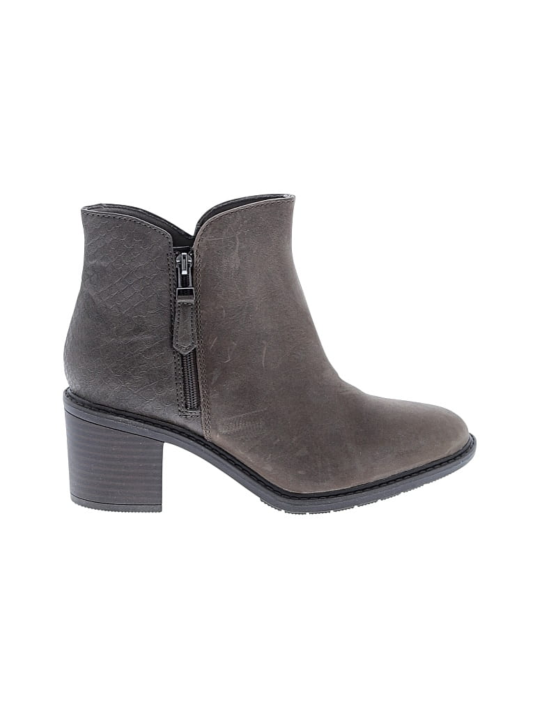 Pre-owned Clarks Ankle Boots In Brown