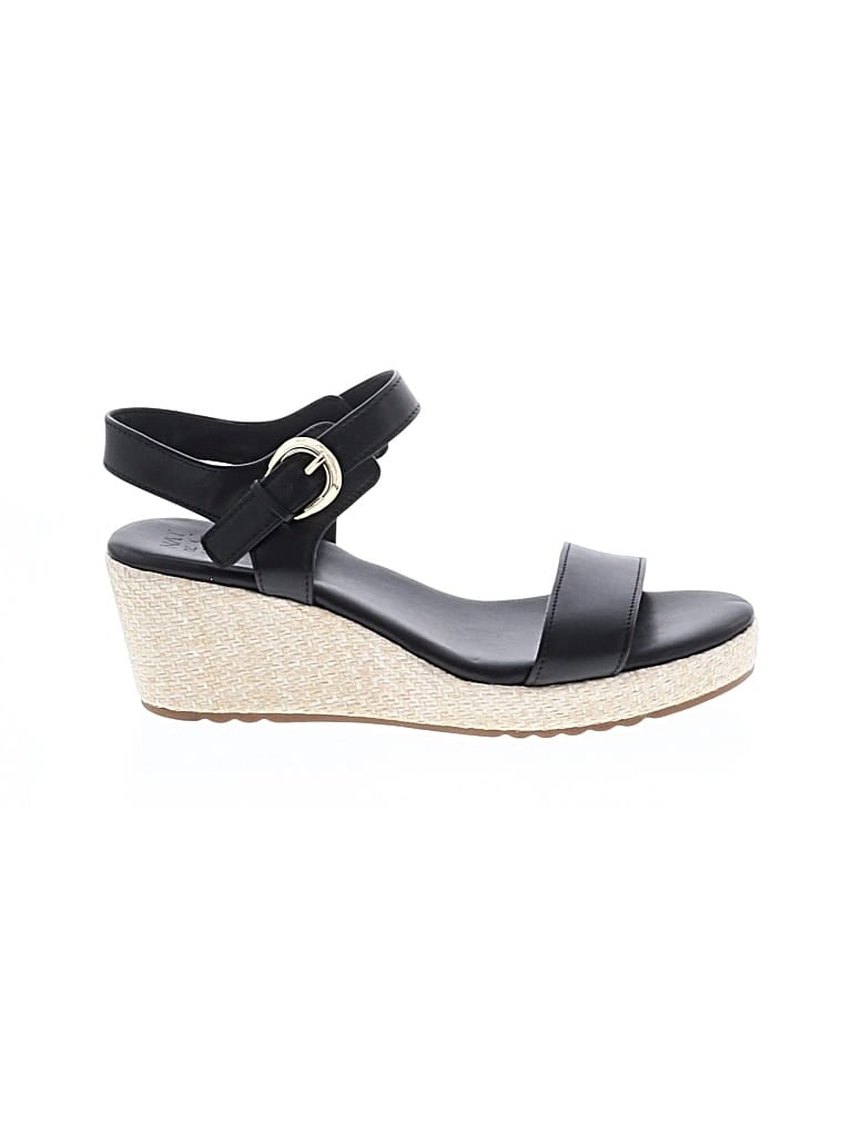 Pre-owned Naturalizer Sandals In Black