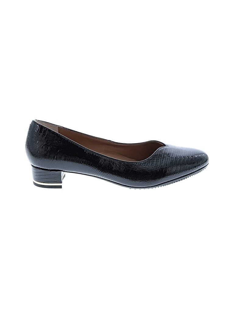 Pre-owned J. Reneé Flats In Black