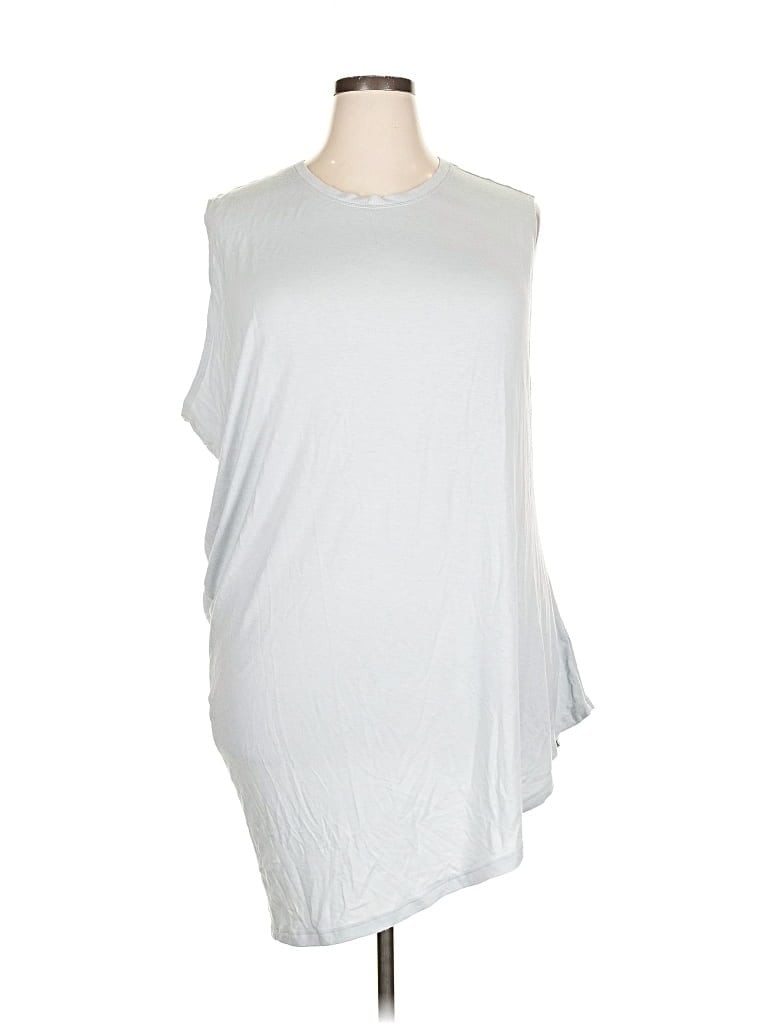 Pre-owned Athleta Sleeveless T-shirt In Silver