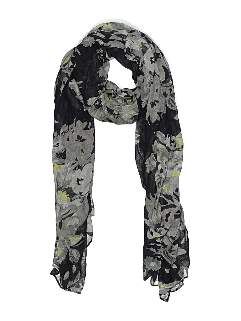 Pre-owned Charming Charlie Scarf In Gray