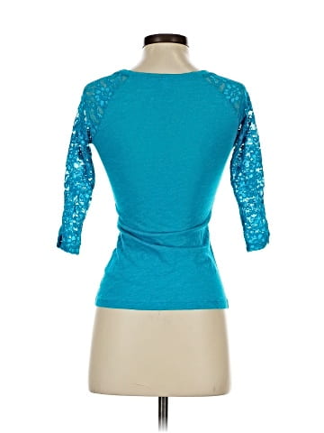 Delia's 3/4 Sleeve Top (view 2)