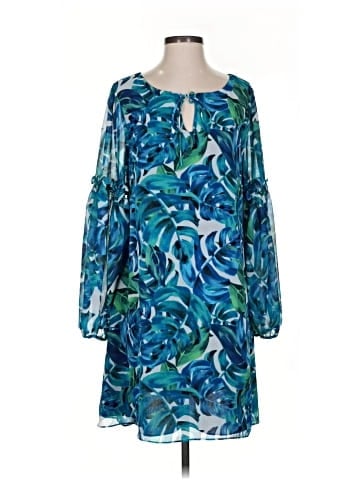 Chloe Oliver Casual Dress (view 1)