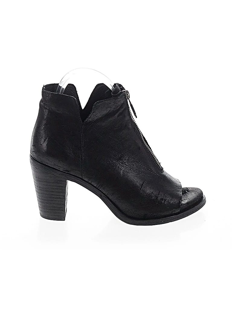 Pre-owned Eileen Fisher Ankle Boots In Black