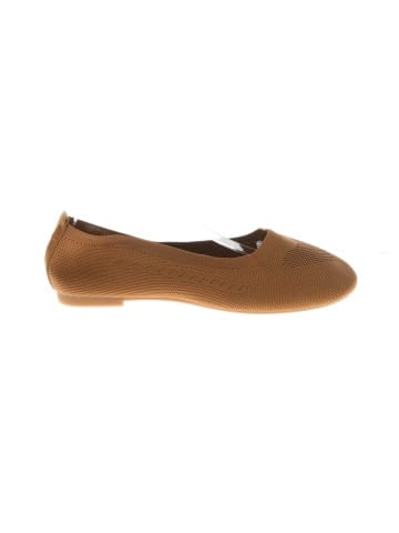 Unbranded Flats (view 1)