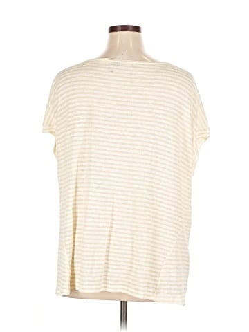 Lisa Rinna Short Sleeve T-Shirt (view 2)