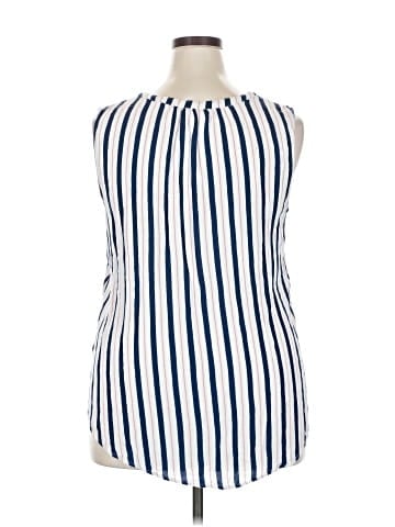 Liz Claiborne Sleeveless Button-Down Shirt (view 2)