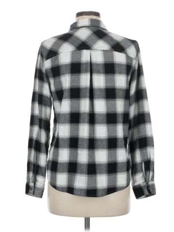 Maurices Long Sleeve Button-Down Shirt (view 2)