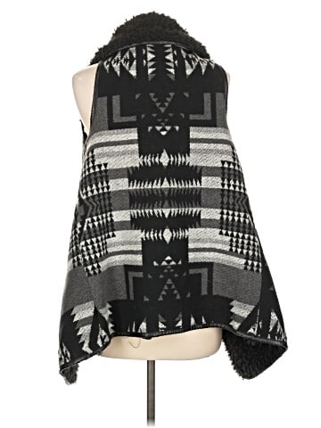Me Jane Faux Fur Vest (view 2)