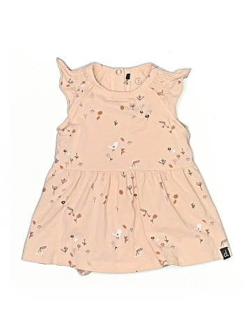 Un Deux Trois Short Sleeve Outfit (view 1)