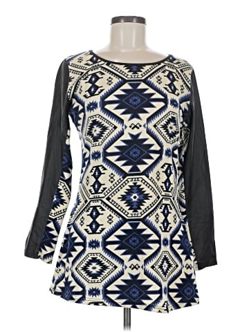 Coco & Tashi 3/4 Sleeve Top (view 1)