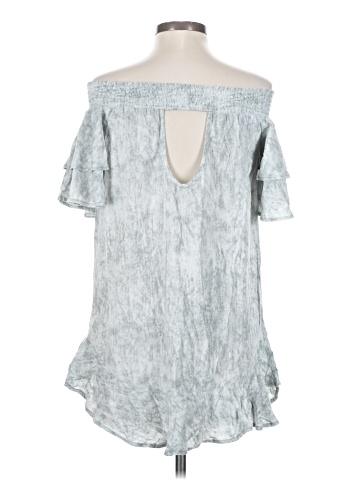 Romeo & Juliet Couture 3/4 Sleeve Blouse (view 2)