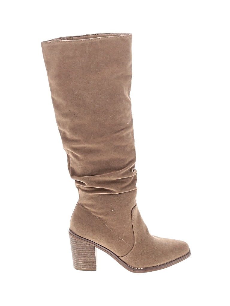 Pre-owned Universal Thread Boots In Brown