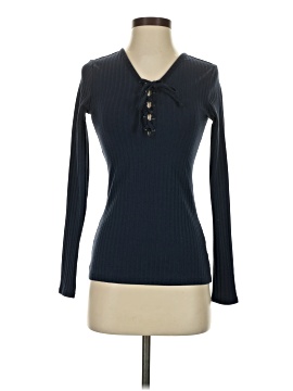 Romeo & Juliet Couture Pullover Sweater
