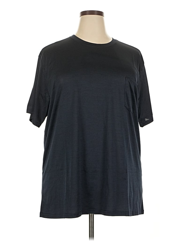 Pre-owned Real Essentials Active T-shirt In Black