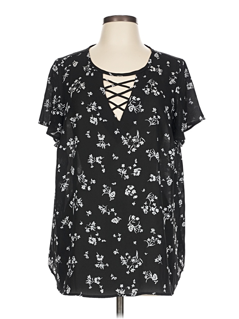 Pre-owned Torrid Short Sleeve T-shirt In Black