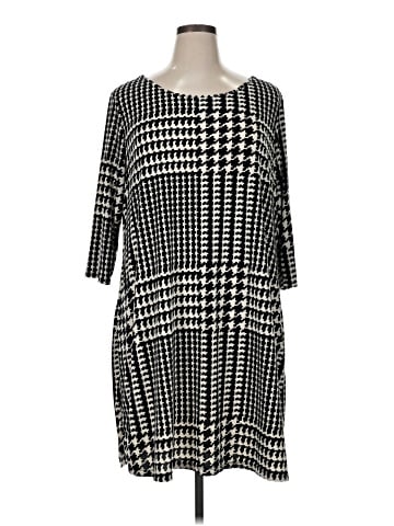 Daisy Fuentes Casual Dress (view 1)