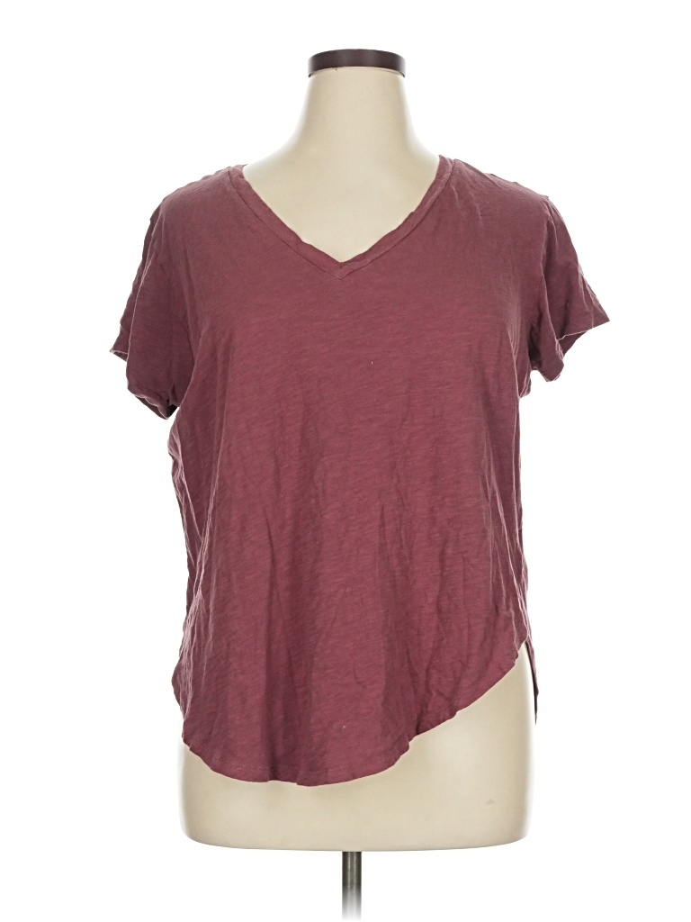 Pre-owned Torrid Short Sleeve T-shirt In Burgundy