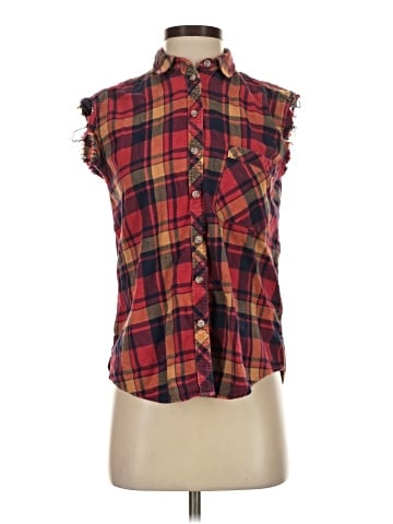 BDG Sleeveless Button-Down Shirt (view 1)