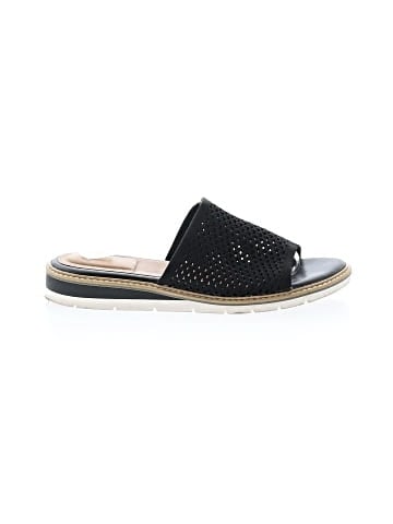 Kelly & Katie Wedges (view 1)
