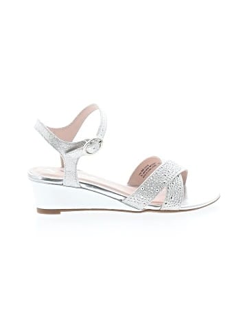Nina Wedges (view 1)