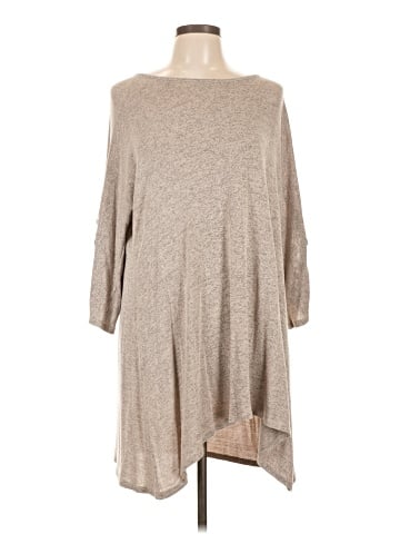 Chatoyant Poncho (view 1)