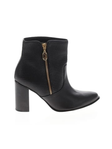 Luz da Lua Ankle Boots (view 1)