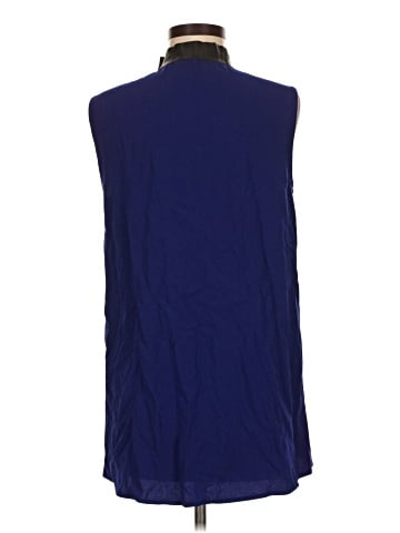Elie Tahari Sleeveless Button-Down Shirt (view 2)