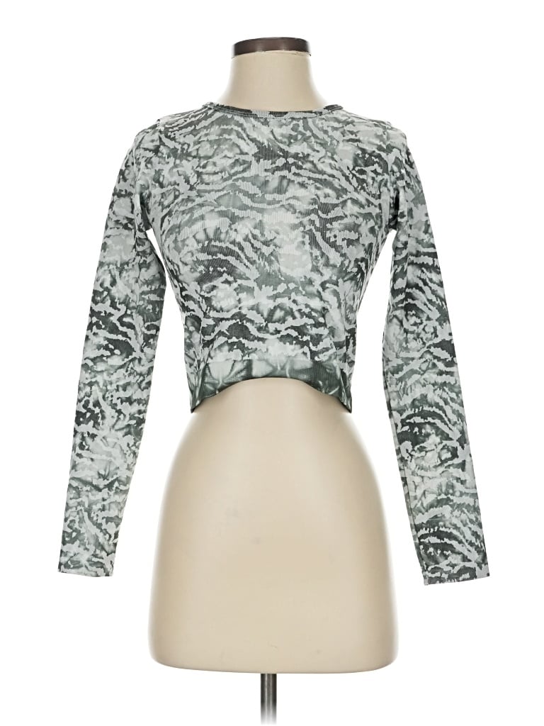 Pre-owned Fabletics Long Sleeve T-shirt In Green