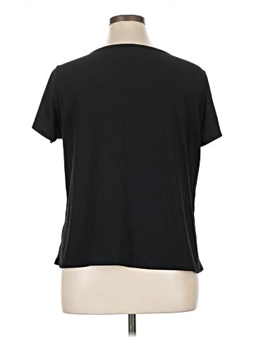 Free Kisses Short Sleeve T-Shirt (view 2)