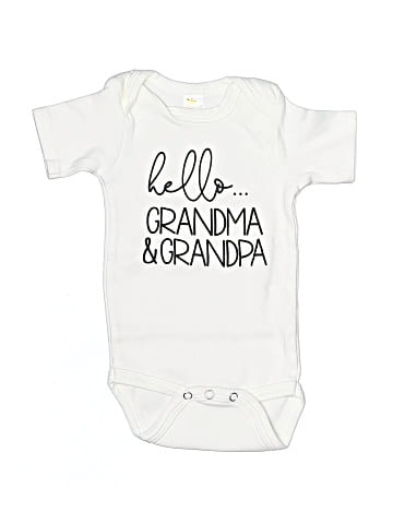 Laughing Giraffe Short Sleeve Onesie (view 1)